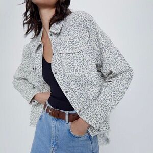 Zara Leopard Animal Print Oversized Button-up Distressed Raw Hem Shirt Jacket XS